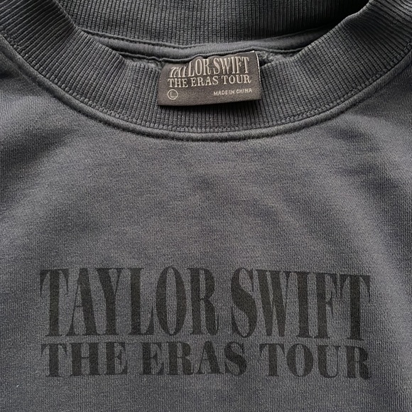 Authentic Taylor Swift Eras Tour Blue Crewneck - Picture 2 of 4
